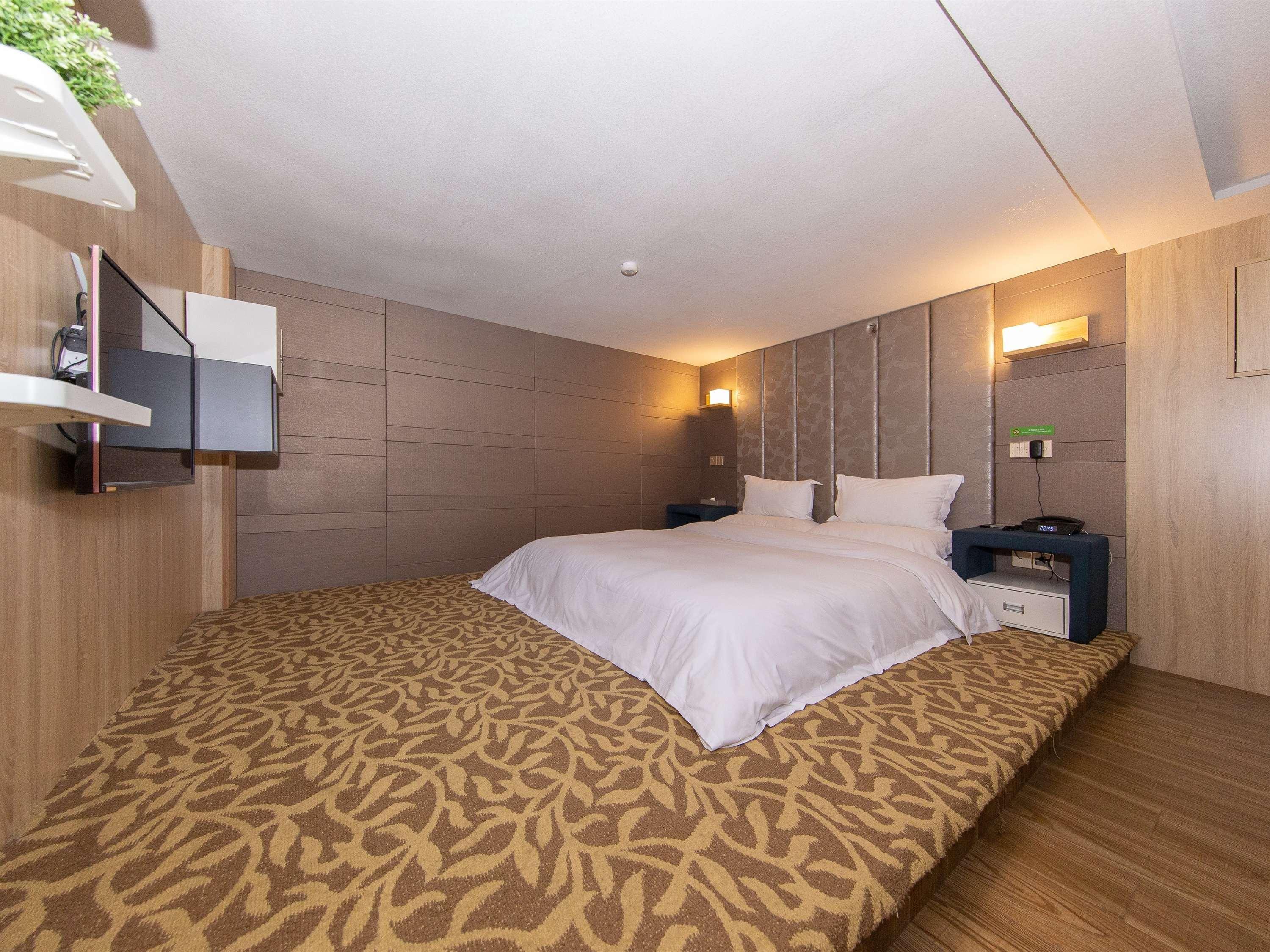 מלון Ibis Styles Nantong Development Zone Shimao Plaza מראה חיצוני תמונה