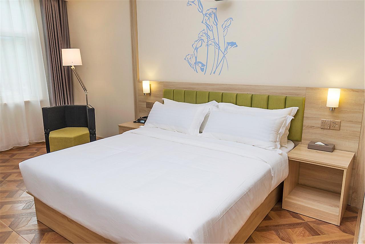 מלון Ibis Styles Nantong Development Zone Shimao Plaza מראה חיצוני תמונה